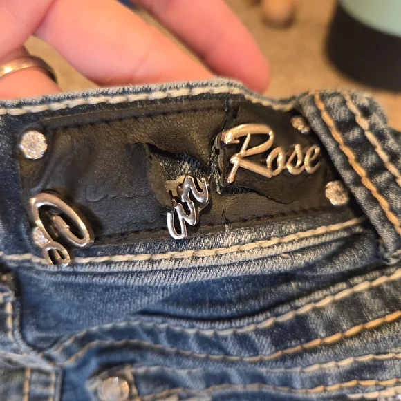 Chic Blue Denim Jeans with Embroidery - Picture 3 of 4